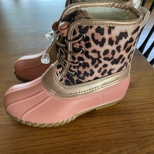 Olivia Miller girl pink and leopard skin ankle boots